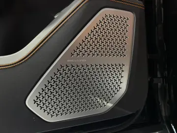 LAMBORGHINI Urus S CAM LEDER PANO B&O Sound 23