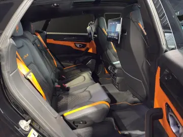 LAMBORGHINI Urus S CAM LEDER PANO B&O Sound 23