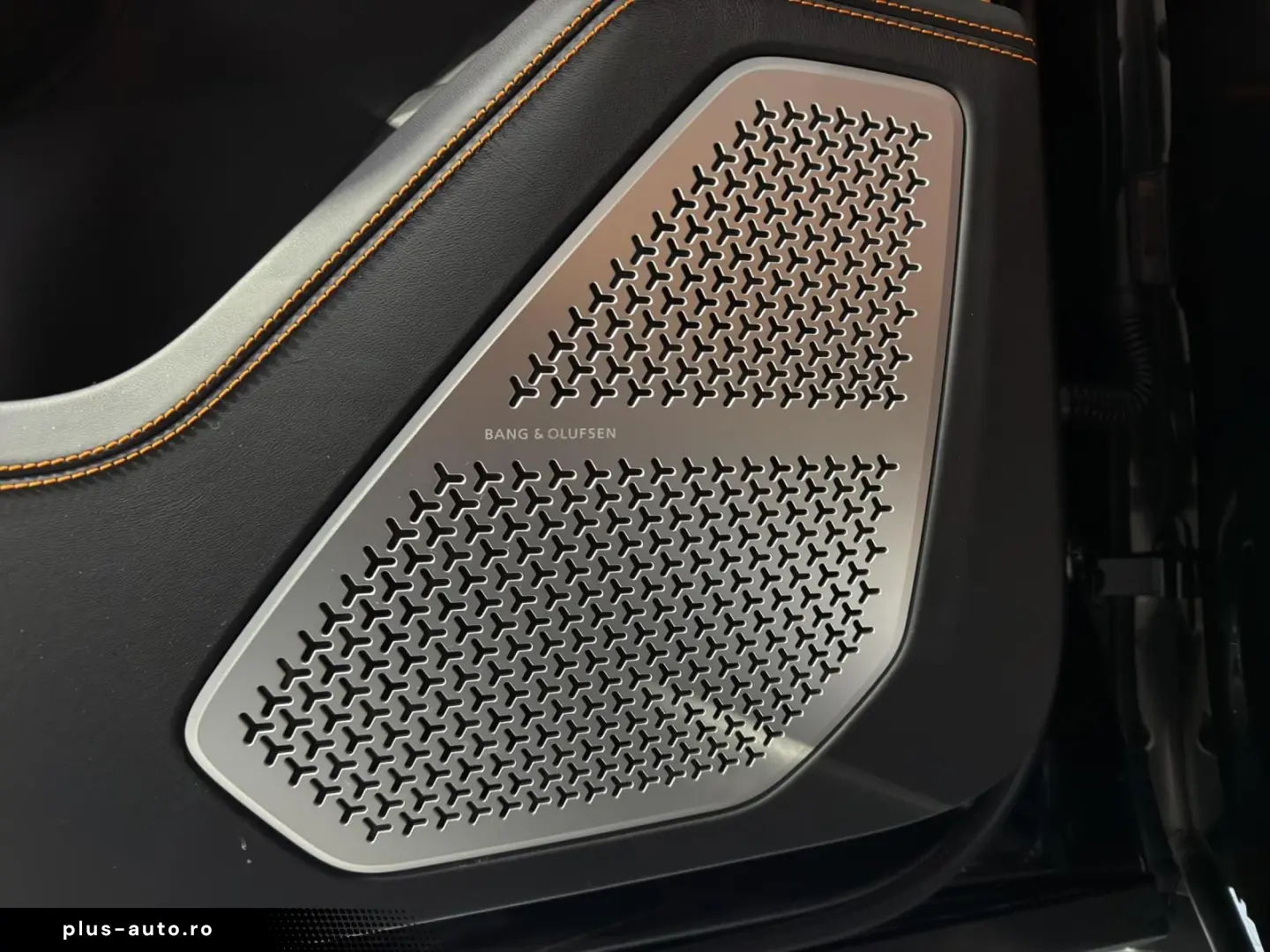 LAMBORGHINI Urus S CAM LEDER PANO B&O Sound 23