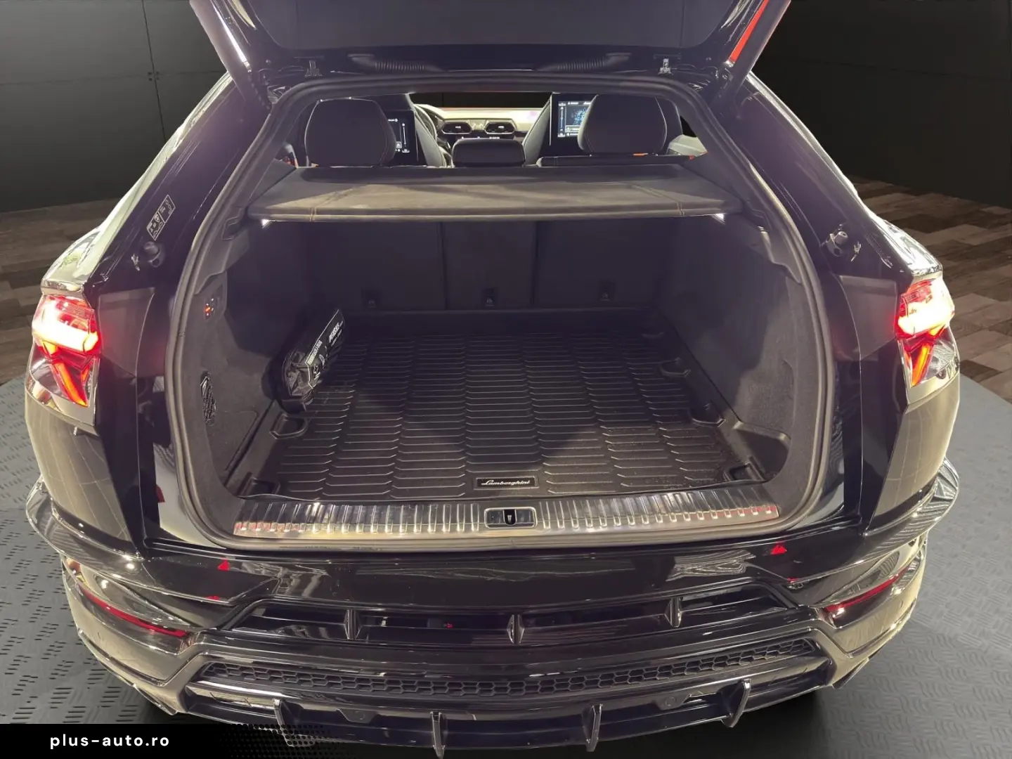 LAMBORGHINI Urus S CAM LEDER PANO B&O Sound 23