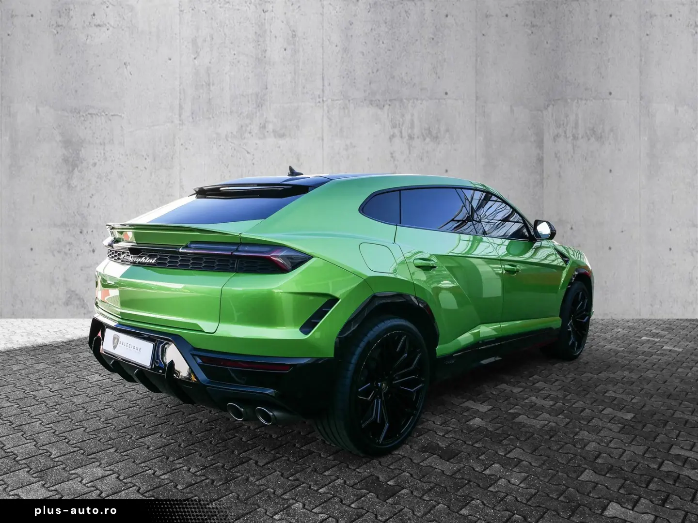 LAMBORGHINI Urus SE Verde Selvans  Big Interior Carbon Pack