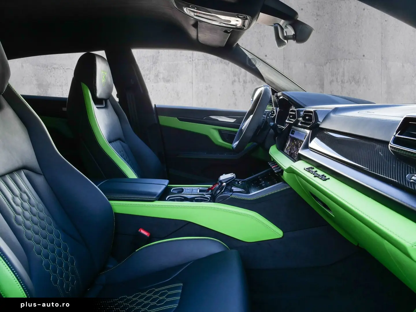 LAMBORGHINI Urus SE Verde Selvans  Big Interior Carbon Pack