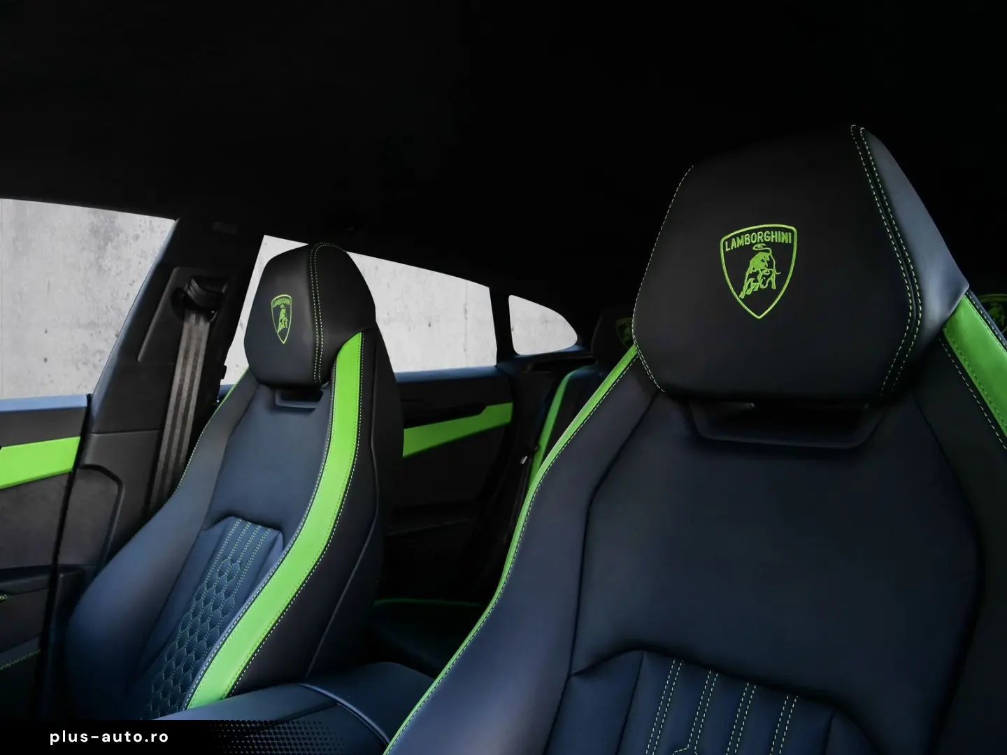 LAMBORGHINI Urus SE Verde Selvans  Big Interior Carbon Pack