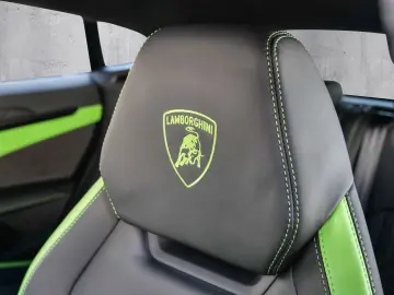 LAMBORGHINI Urus SE Verde Selvans  Big Interior Carbon Pack