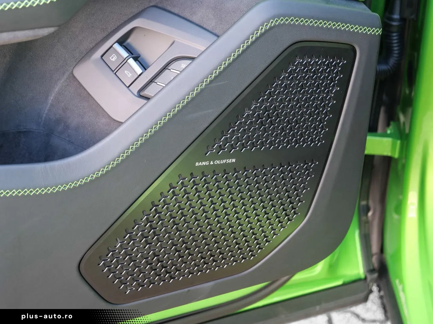 LAMBORGHINI Urus SE Verde Selvans  Big Interior Carbon Pack
