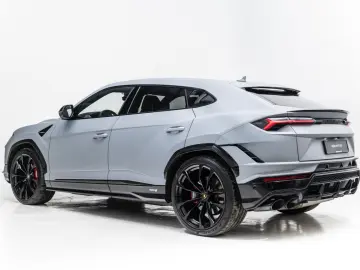 LAMBORGHINI Urus S Bang&Olufsen Panorama Qcittura