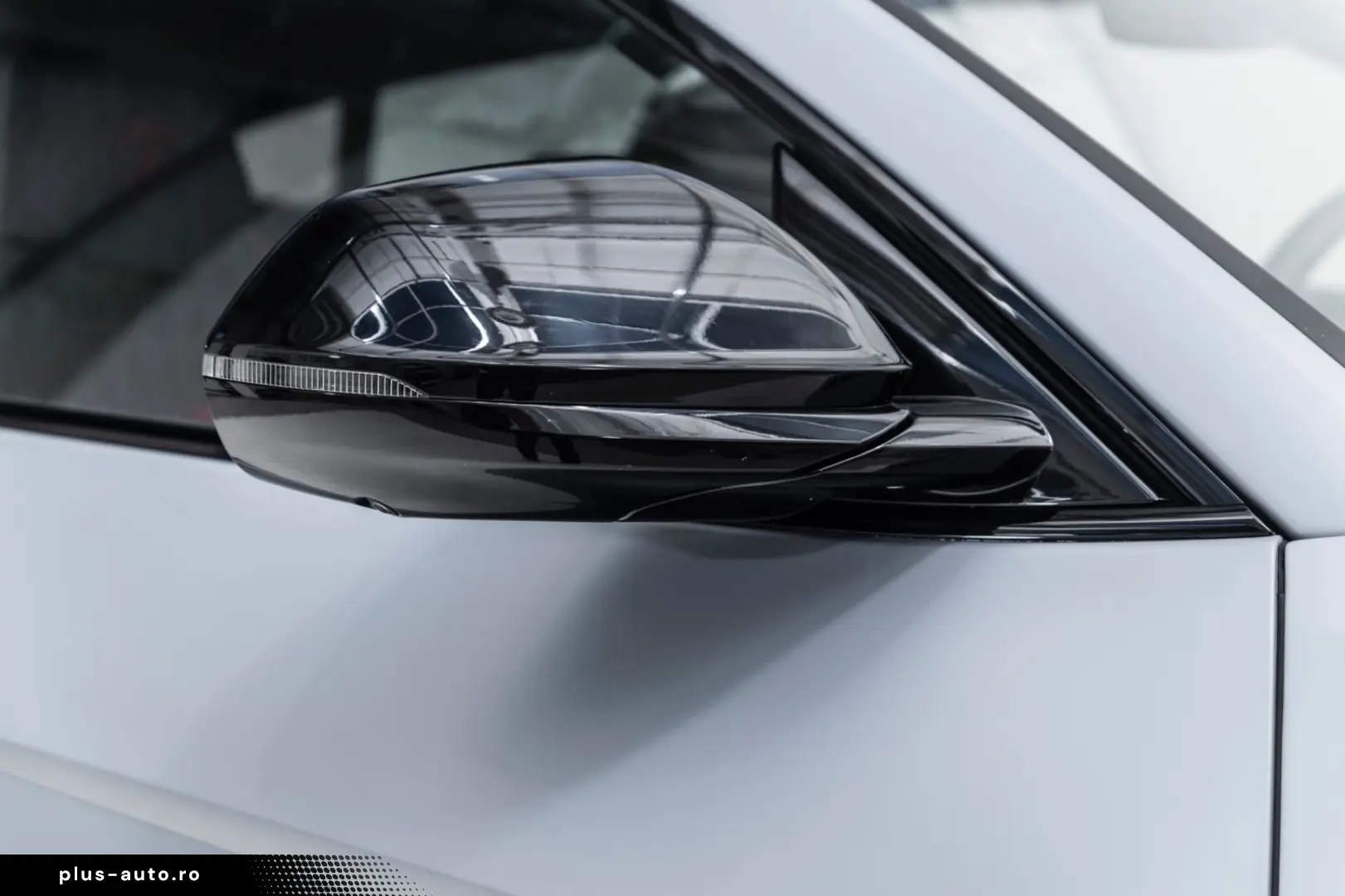 LAMBORGHINI Urus S Bang&Olufsen Panorama Qcittura