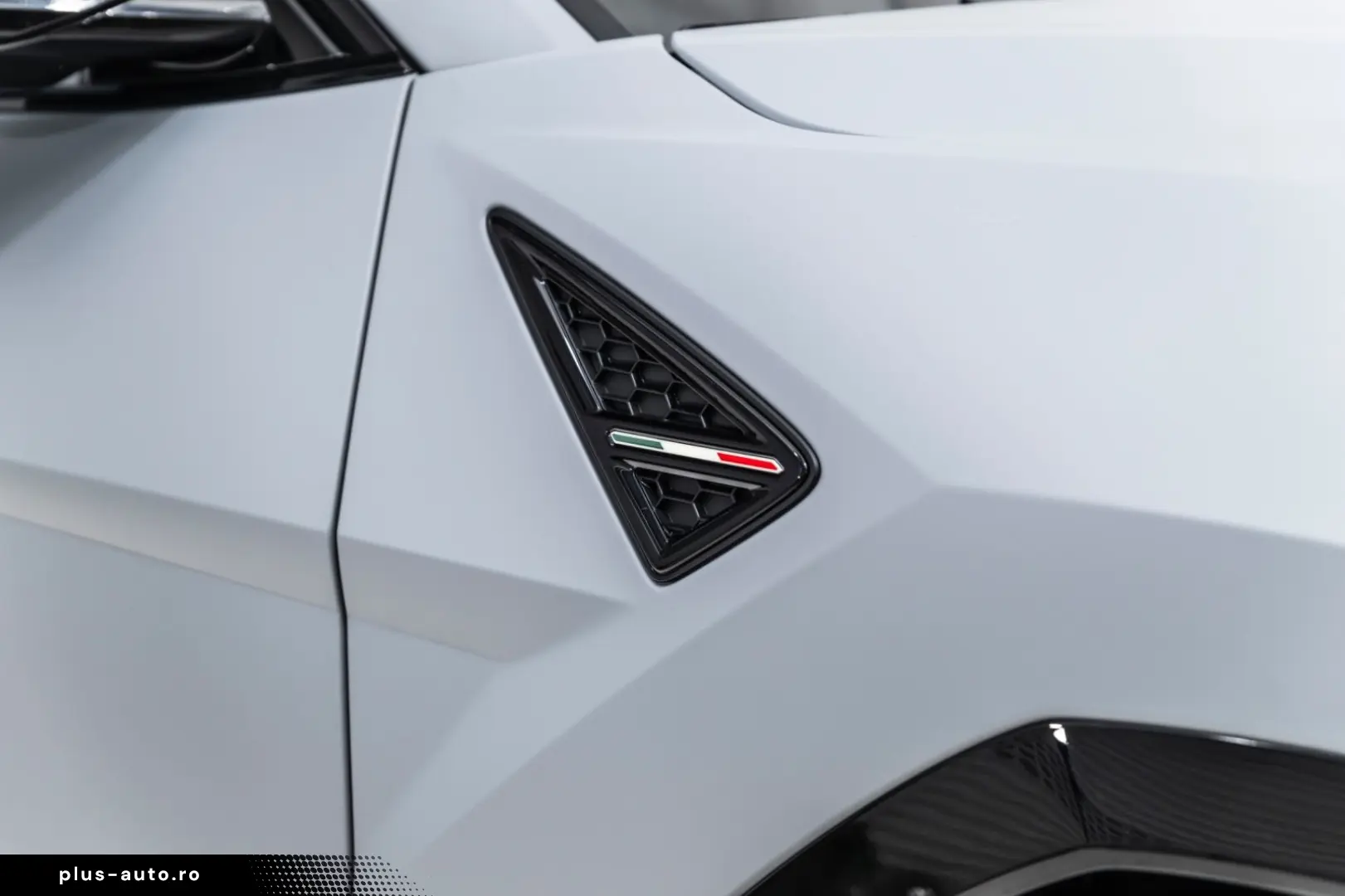 LAMBORGHINI Urus S Bang&Olufsen Panorama Qcittura