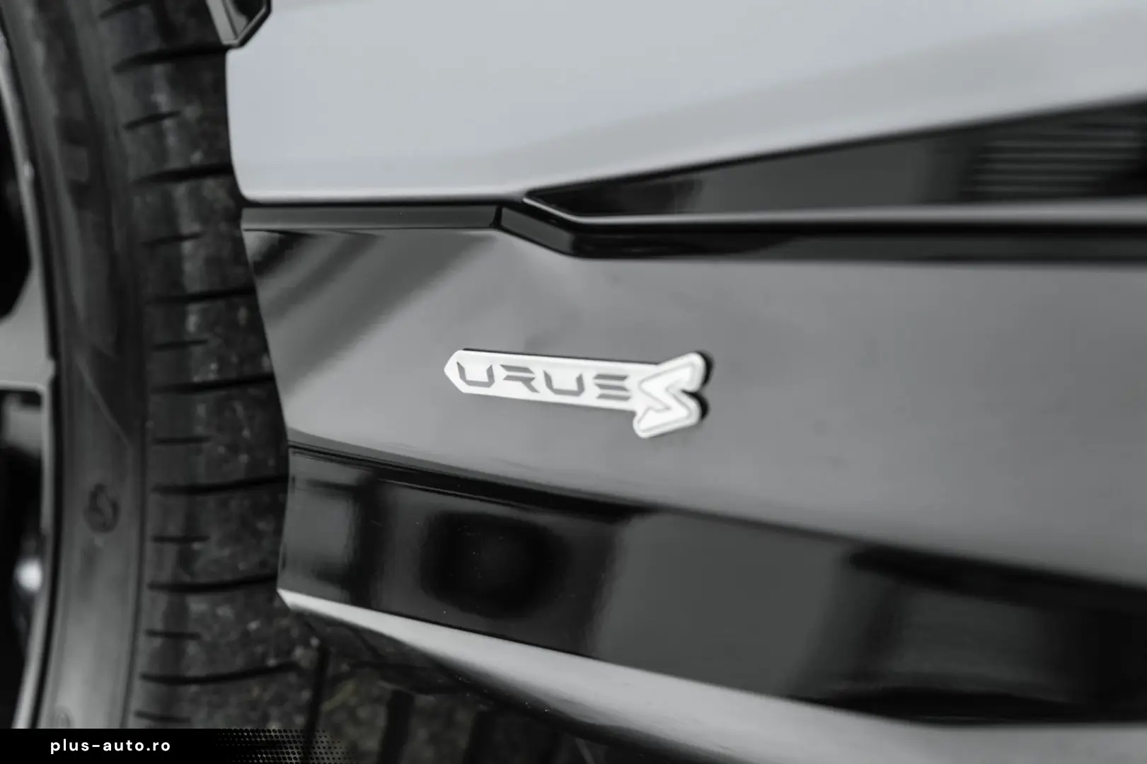 LAMBORGHINI Urus S Bang&Olufsen Panorama Qcittura