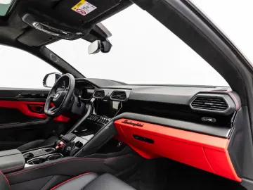 LAMBORGHINI Urus S Bang&Olufsen Panorama Qcittura