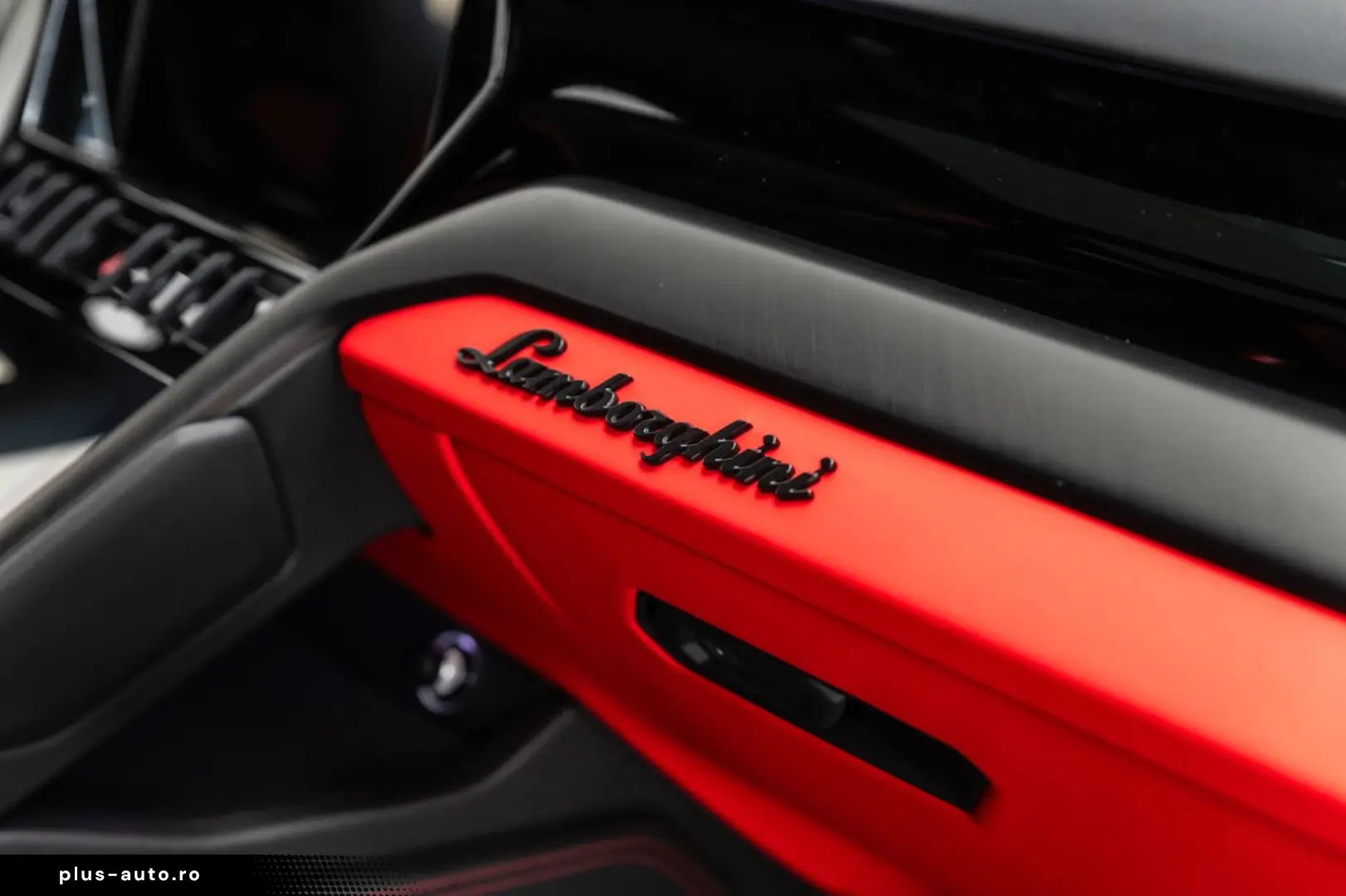 LAMBORGHINI Urus S Bang&Olufsen Panorama Qcittura