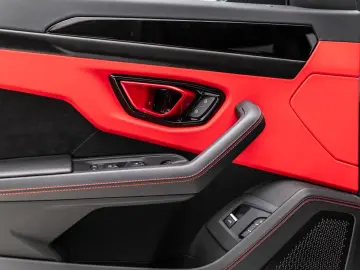 LAMBORGHINI Urus S Bang&Olufsen Panorama Qcittura