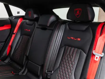 LAMBORGHINI Urus S Bang&Olufsen Panorama Qcittura