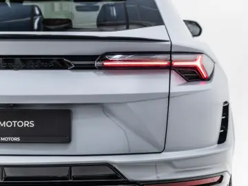 LAMBORGHINI Urus S Bang&Olufsen Panorama Qcittura