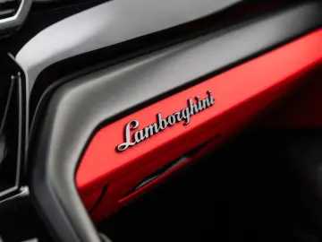 LAMBORGHINI Urus S Bang&Olufsen Panorama Qcittura
