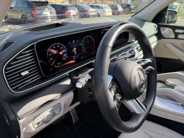 Mercedes-Benz GLS 450 d AMG Line Ultimate Rear TV