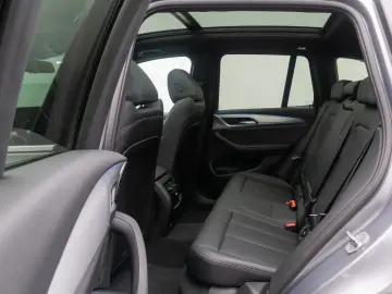 BMW X3 xD30e Alarm DAB HiFi Kamera Sportsitz Panoram