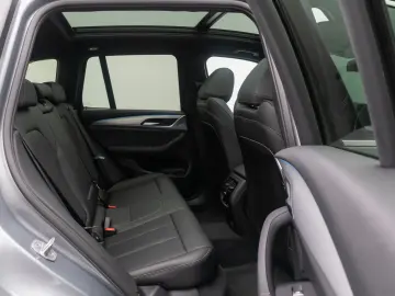 BMW X3 xD30e Alarm DAB HiFi Kamera Sportsitz Panoram