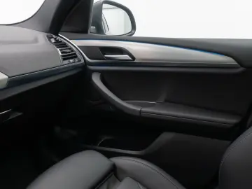 BMW X3 xD30e Alarm DAB HiFi Kamera Sportsitz Panoram