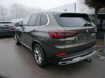 BMW X5 3.0d XDRIVE NAVI PDC SHZ MATRIX AHK-ABNEHMBAR