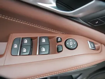 BMW X5 3.0d XDRIVE NAVI PDC SHZ MATRIX AHK-ABNEHMBAR