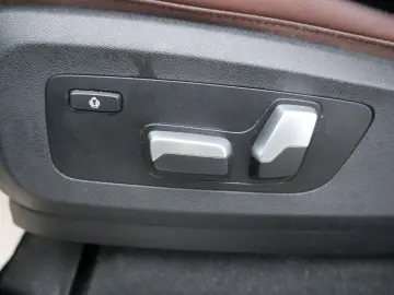 BMW X5 3.0d XDRIVE NAVI PDC SHZ MATRIX AHK-ABNEHMBAR