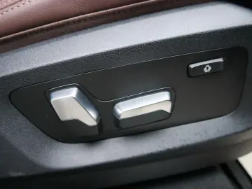 BMW X5 3.0d XDRIVE NAVI PDC SHZ MATRIX AHK-ABNEHMBAR