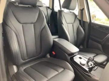 BMW X3 xDrive 30e Kamera Navi Plus LED Sportsitze St