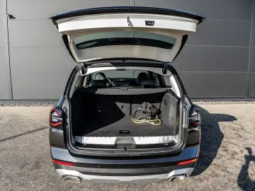 BMW X3 xDrive30e LED SH Sportsitz HiFi Navi Cam 1VB