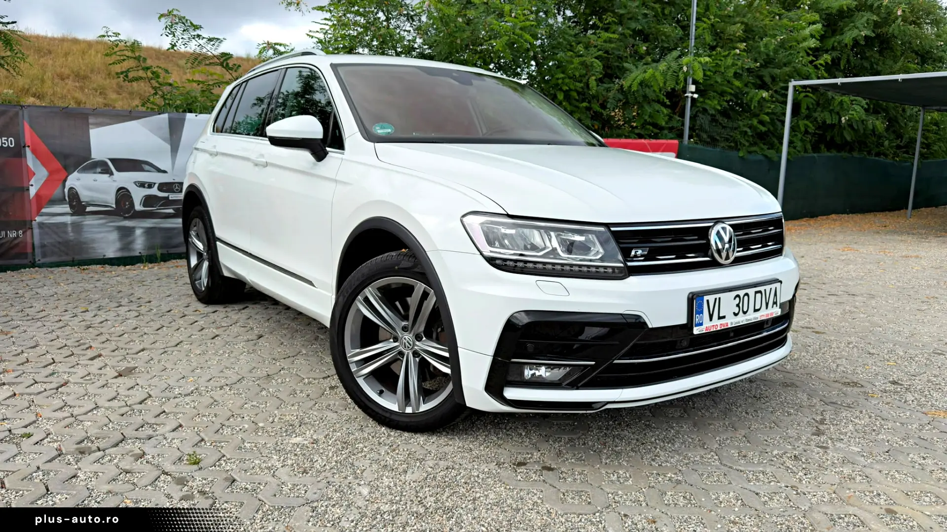 Volkswagen Tiguan R-Line Sound  2 0 TDI BMT 4Motion DSG 2017