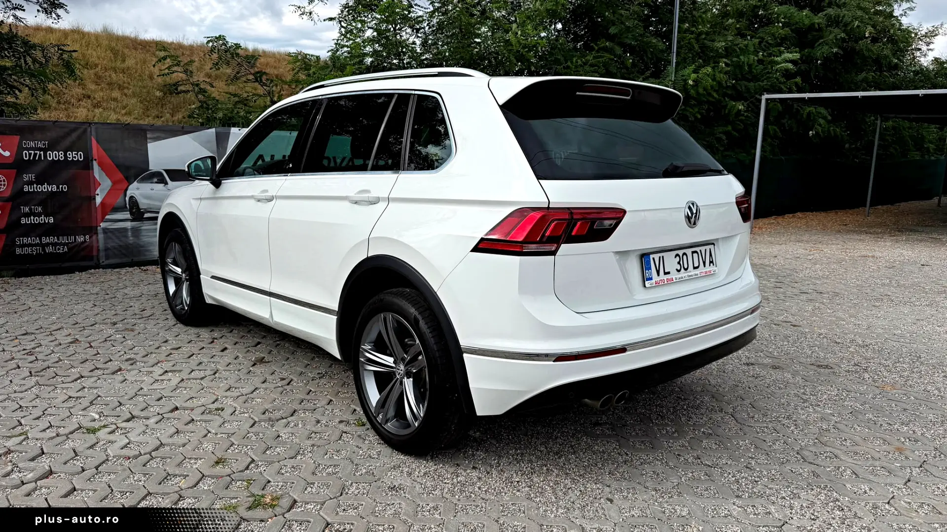 Volkswagen Tiguan R-Line Sound  2 0 TDI BMT 4Motion DSG 2017