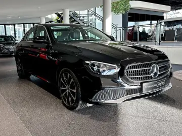 MERCEDES-BENZ E 300 de 4M