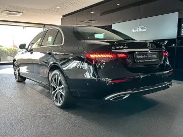 MERCEDES-BENZ E 300 de 4M