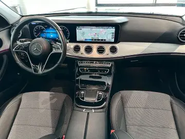 MERCEDES-BENZ E 300 de 4M