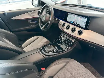 MERCEDES-BENZ E 300 de 4M