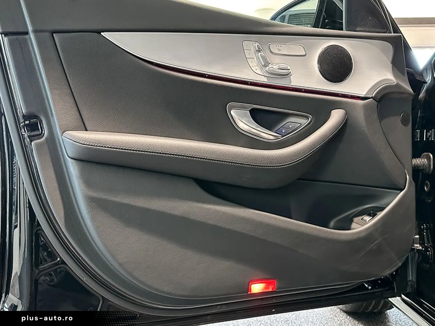 MERCEDES-BENZ E 300 de 4M