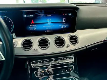 MERCEDES-BENZ E 300 de 4M