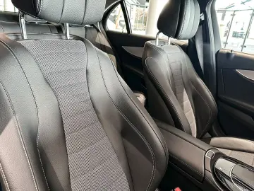 MERCEDES-BENZ E 300 de 4M