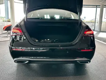 MERCEDES-BENZ E 300 de 4M