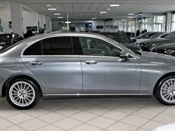 MERCEDES-BENZ E 300 d 4M