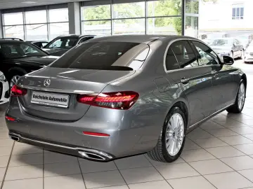 MERCEDES-BENZ E 300 d 4M