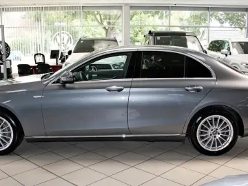 MERCEDES-BENZ E 300 d 4M
