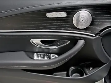 MERCEDES-BENZ E 300 d 4M