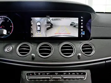 MERCEDES-BENZ E 300 d 4M