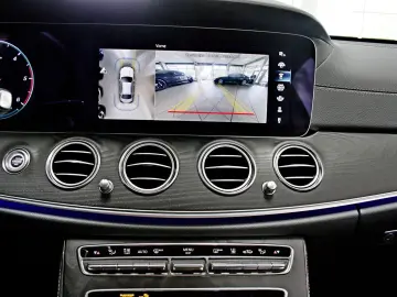 MERCEDES-BENZ E 300 d 4M