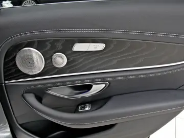 MERCEDES-BENZ E 300 d 4M