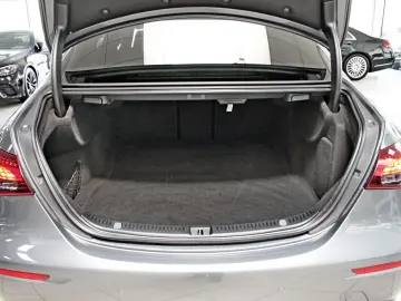 MERCEDES-BENZ E 300 d 4M