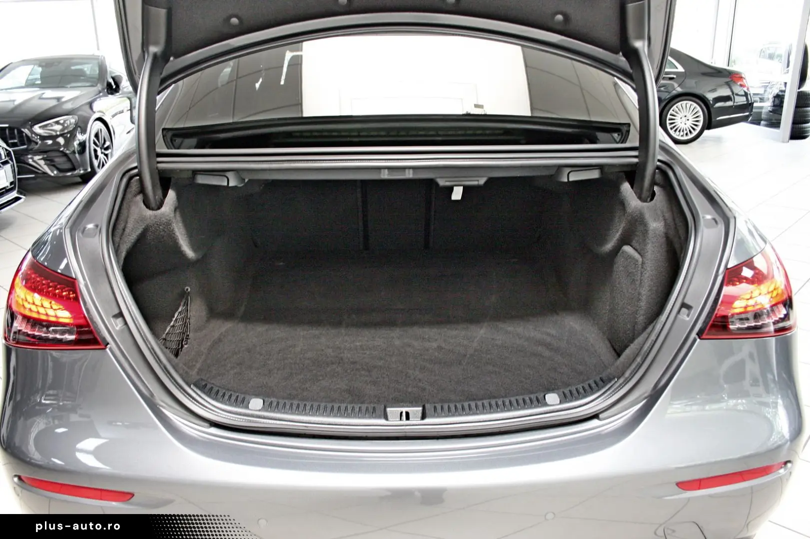 MERCEDES-BENZ E 300 d 4M