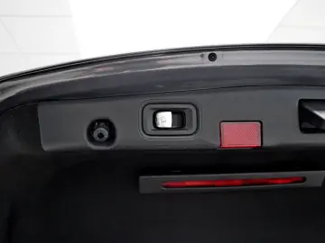 MERCEDES-BENZ E 300 d 4M