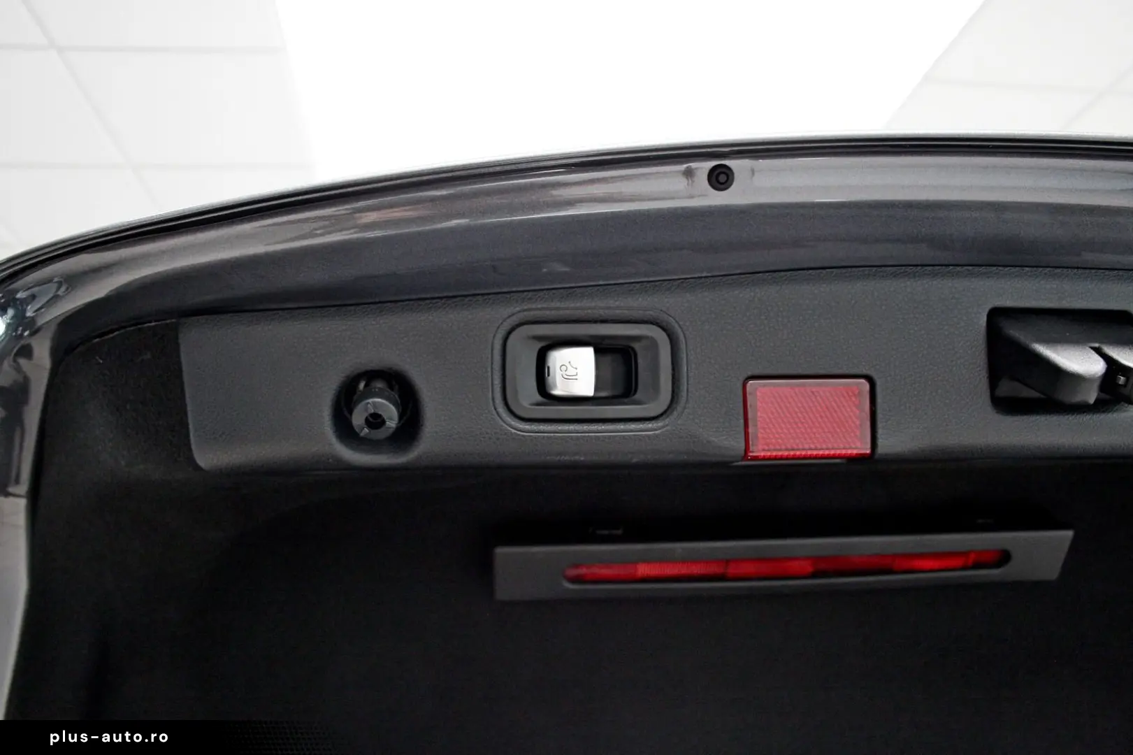 MERCEDES-BENZ E 300 d 4M